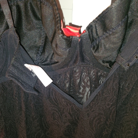 Black and red lingerie - Picture 6 of 9